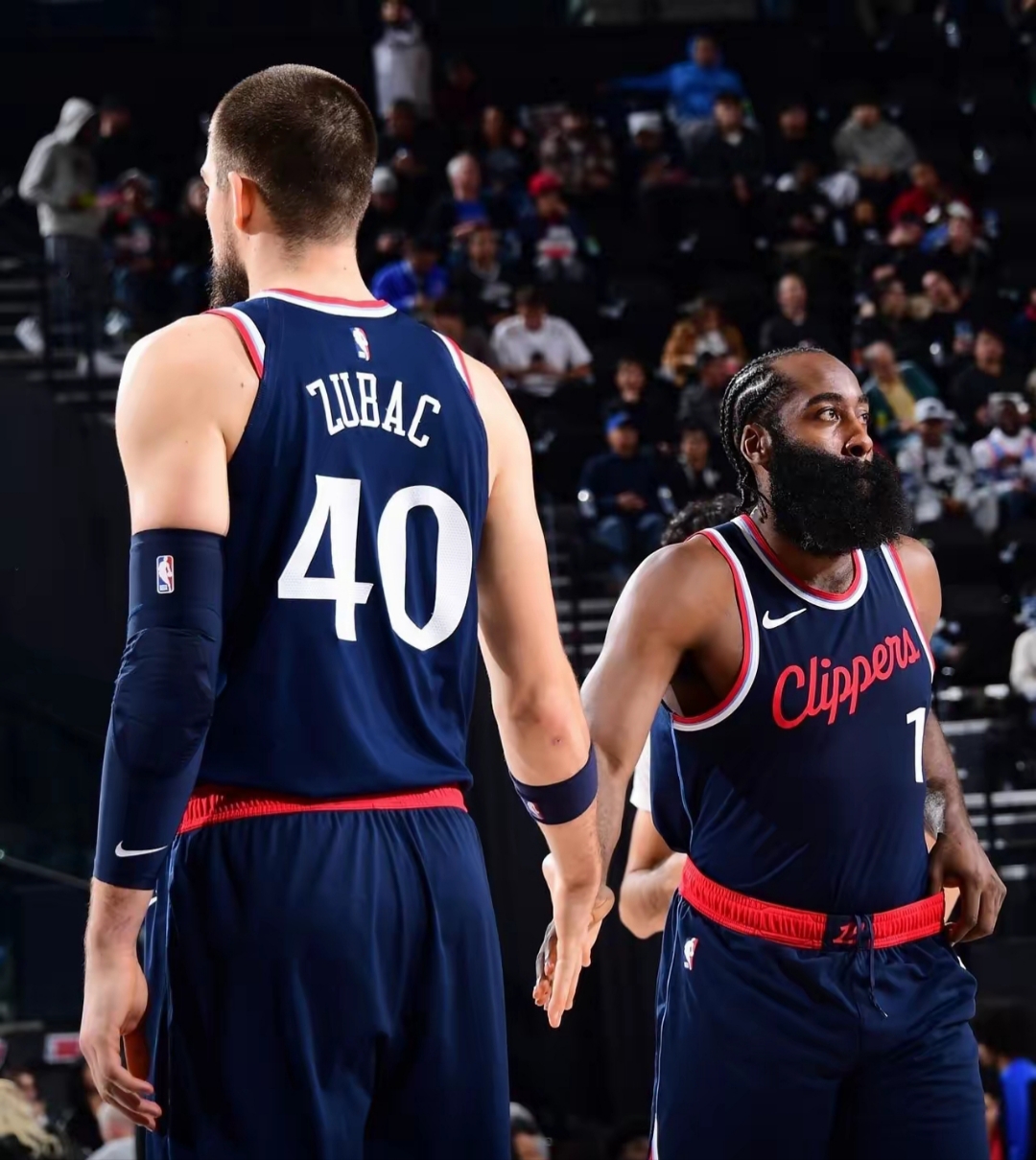 开云APP-包含NBA常规赛赛后再迎强敌，瓦伦西亚复出首秀，主帅态度——压力陡增，阵容厚度经受考验的词条